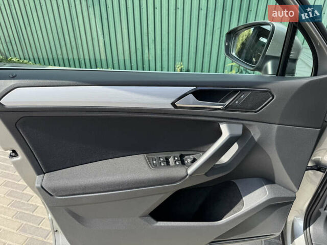 Серый Фольксваген Тигуан, объемом двигателя 1.97 л и пробегом 149 тыс. км за 25000 $, фото 15 на Automoto.ua