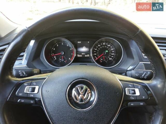 Серый Фольксваген Тигуан, объемом двигателя 1.98 л и пробегом 143 тыс. км за 20000 $, фото 14 на Automoto.ua
