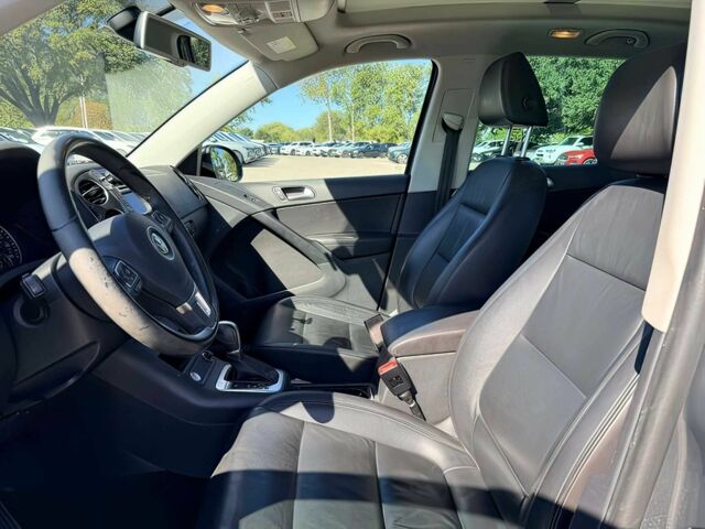 Серый Фольксваген Тигуан, объемом двигателя 2 л и пробегом 53 тыс. км за 12000 $, фото 8 на Automoto.ua