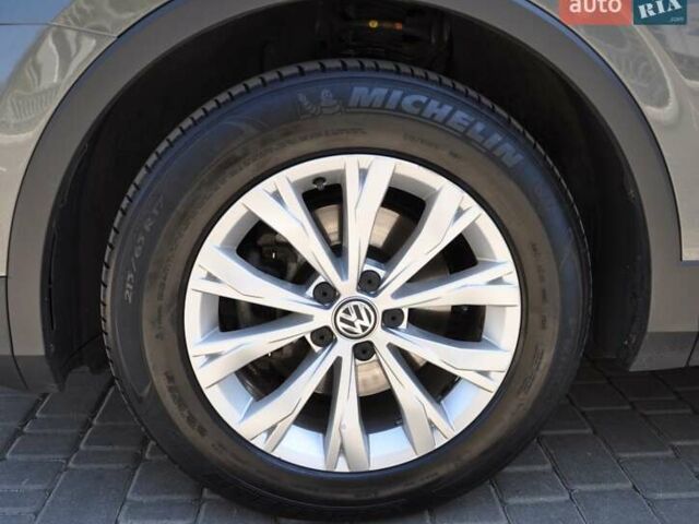 Сірий Фольксваген Тігуан, об'ємом двигуна 1.98 л та пробігом 119 тис. км за 22900 $, фото 16 на Automoto.ua
