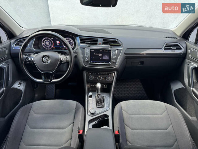 Серый Фольксваген Тигуан, объемом двигателя 2 л и пробегом 197 тыс. км за 22900 $, фото 16 на Automoto.ua