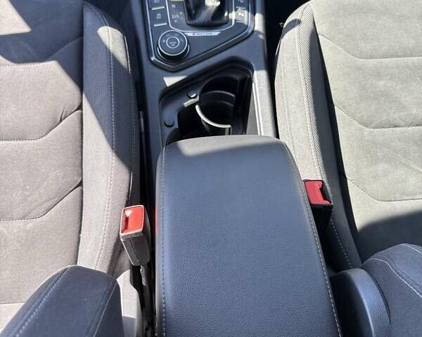 Серый Фольксваген Тигуан, объемом двигателя 1.98 л и пробегом 116 тыс. км за 28000 $, фото 17 на Automoto.ua