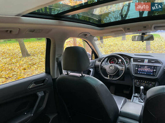 Серый Фольксваген Тигуан, объемом двигателя 2 л и пробегом 205 тыс. км за 16940 $, фото 47 на Automoto.ua