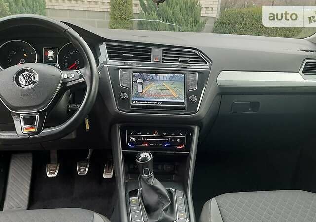 Серый Фольксваген Тигуан, объемом двигателя 2 л и пробегом 194 тыс. км за 25000 $, фото 8 на Automoto.ua