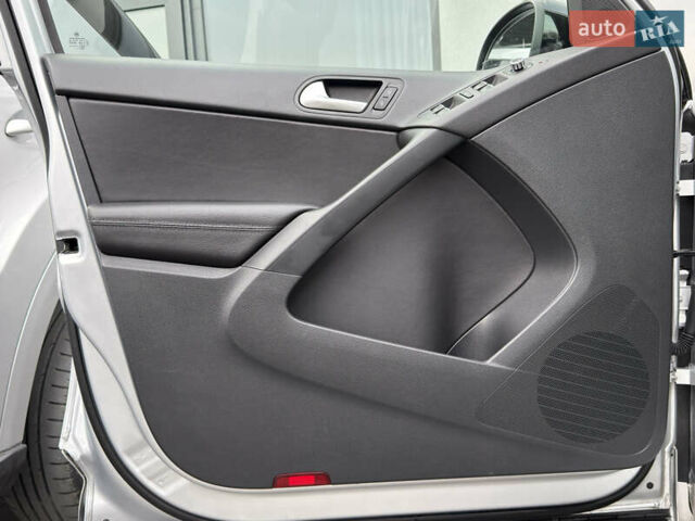 Серый Фольксваген Тигуан, объемом двигателя 2 л и пробегом 181 тыс. км за 15000 $, фото 42 на Automoto.ua