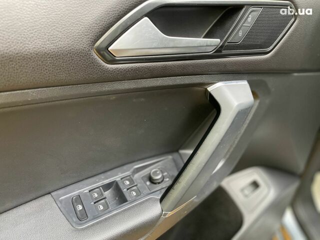 Серый Фольксваген Тигуан, объемом двигателя 2 л и пробегом 205 тыс. км за 16940 $, фото 29 на Automoto.ua