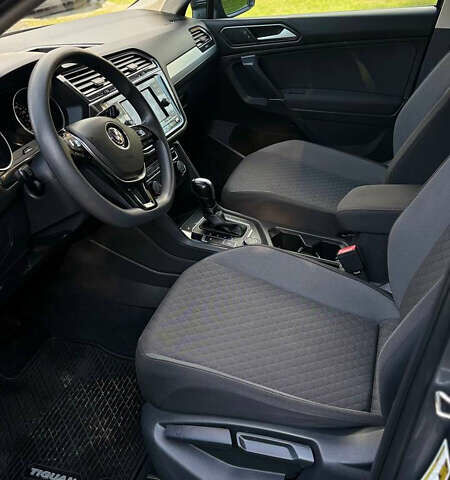 Сірий Фольксваген Тігуан, об'ємом двигуна 1.98 л та пробігом 149 тис. км за 17800 $, фото 21 на Automoto.ua