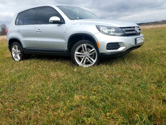 Сірий Фольксваген Тігуан, об'ємом двигуна 2 л та пробігом 48 тис. км за 14000 $, фото 2 на Automoto.ua