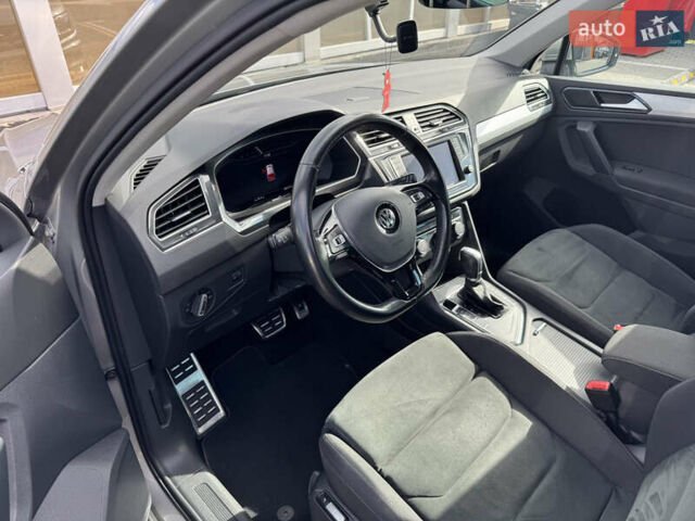 Серый Фольксваген Тигуан, объемом двигателя 1.97 л и пробегом 149 тыс. км за 25000 $, фото 16 на Automoto.ua