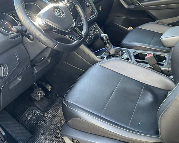 Серый Фольксваген Тигуан, объемом двигателя 1.98 л и пробегом 154 тыс. км за 20500 $, фото 7 на Automoto.ua