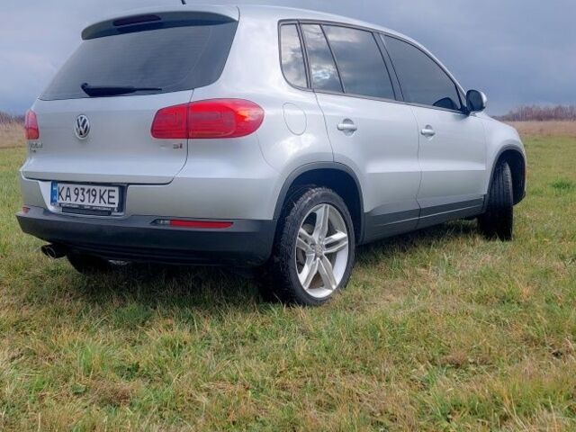 Сірий Фольксваген Тігуан, об'ємом двигуна 2 л та пробігом 48 тис. км за 14000 $, фото 3 на Automoto.ua