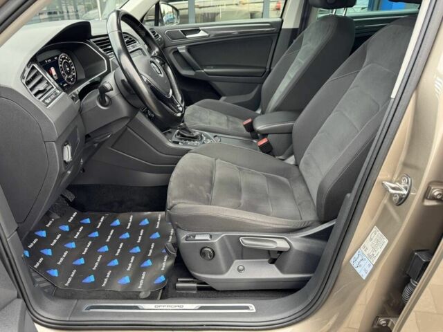 Серый Фольксваген Тигуан, объемом двигателя 2 л и пробегом 320 тыс. км за 20500 $, фото 19 на Automoto.ua