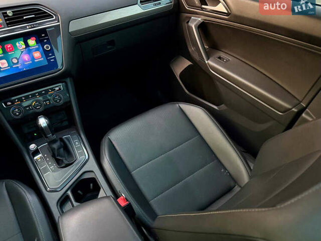 Серый Фольксваген Тигуан, объемом двигателя 2 л и пробегом 155 тыс. км за 18500 $, фото 19 на Automoto.ua