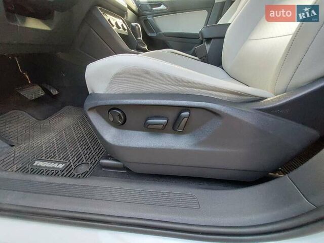 Сірий Фольксваген Тігуан, об'ємом двигуна 1.98 л та пробігом 163 тис. км за 24000 $, фото 13 на Automoto.ua
