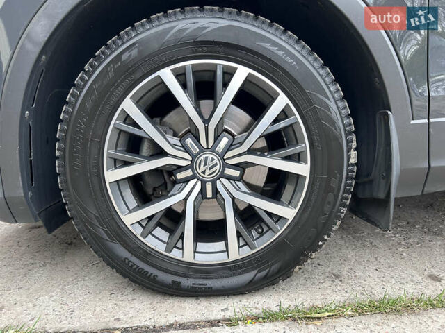 Серый Фольксваген Тигуан, объемом двигателя 1.98 л и пробегом 265 тыс. км за 20999 $, фото 3 на Automoto.ua