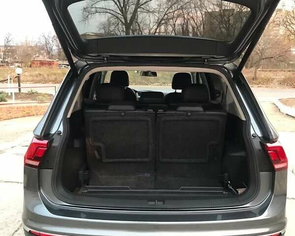 Серый Фольксваген Тигуан, объемом двигателя 2 л и пробегом 75 тыс. км за 20000 $, фото 15 на Automoto.ua