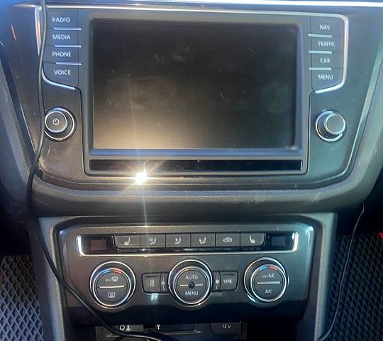 Серый Фольксваген Тигуан, объемом двигателя 2 л и пробегом 118 тыс. км за 23600 $, фото 4 на Automoto.ua