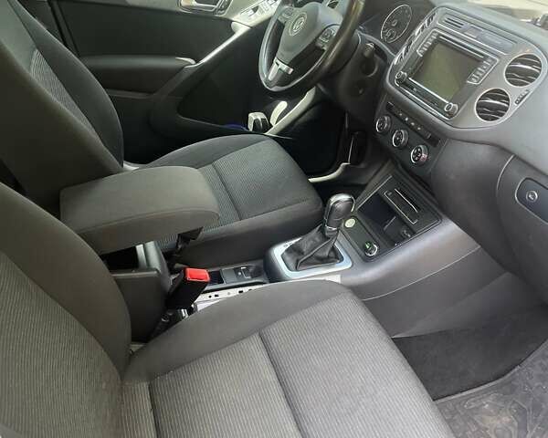 Серый Фольксваген Тигуан, объемом двигателя 1.98 л и пробегом 120 тыс. км за 15700 $, фото 10 на Automoto.ua