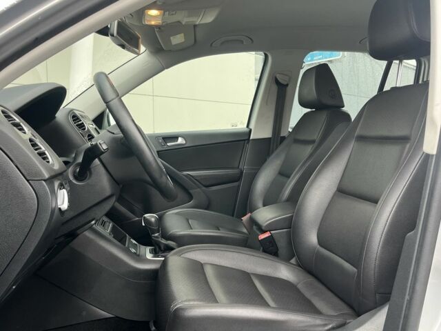 Сірий Фольксваген Тігуан, об'ємом двигуна 2 л та пробігом 172 тис. км за 11890 $, фото 5 на Automoto.ua