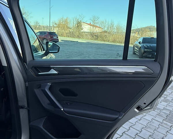 Серый Фольксваген Тигуан, объемом двигателя 2 л и пробегом 224 тыс. км за 25700 $, фото 72 на Automoto.ua