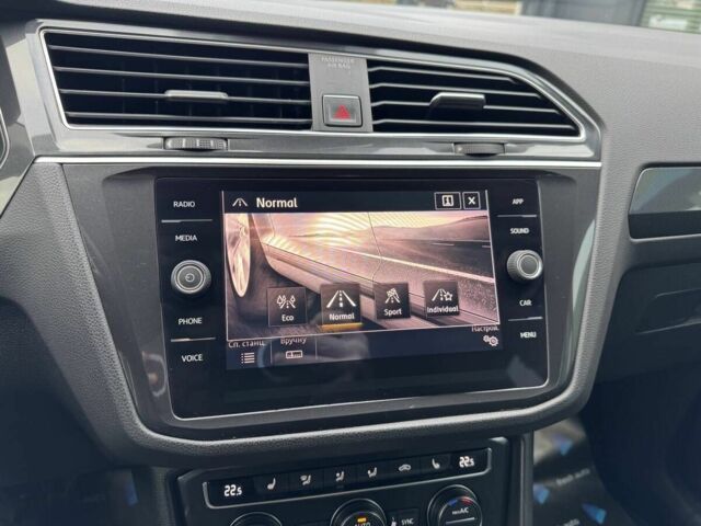 Серый Фольксваген Тигуан, объемом двигателя 2 л и пробегом 320 тыс. км за 20500 $, фото 22 на Automoto.ua