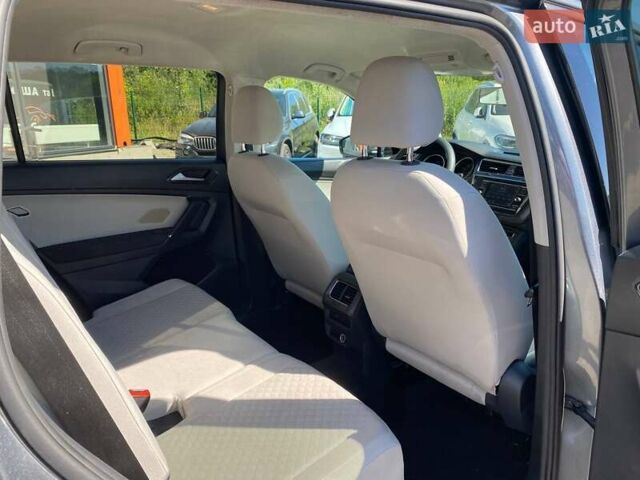 Серый Фольксваген Тигуан, объемом двигателя 2 л и пробегом 172 тыс. км за 14300 $, фото 23 на Automoto.ua