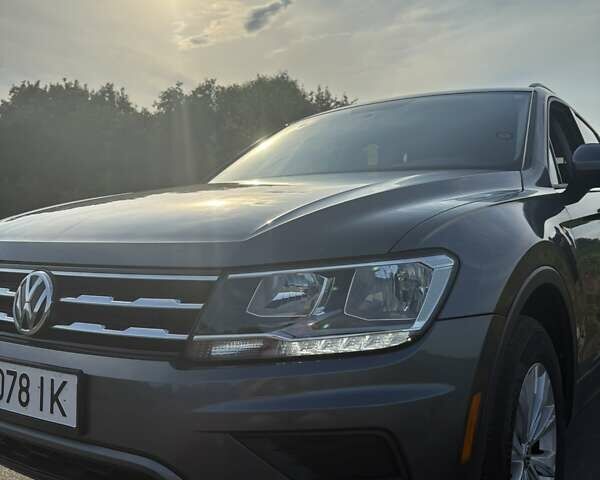 Сірий Фольксваген Тігуан, об'ємом двигуна 1.98 л та пробігом 116 тис. км за 18500 $, фото 3 на Automoto.ua