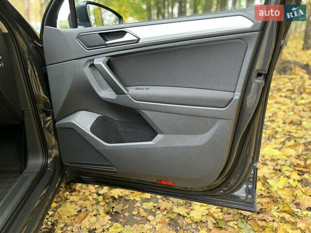 Серый Фольксваген Тигуан, объемом двигателя 1.98 л и пробегом 265 тыс. км за 20999 $, фото 27 на Automoto.ua