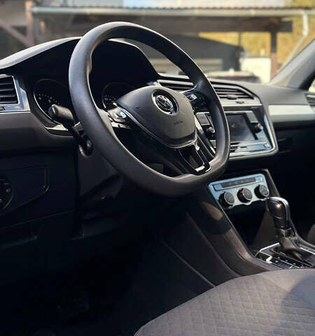 Сірий Фольксваген Тігуан, об'ємом двигуна 1.98 л та пробігом 149 тис. км за 17800 $, фото 25 на Automoto.ua