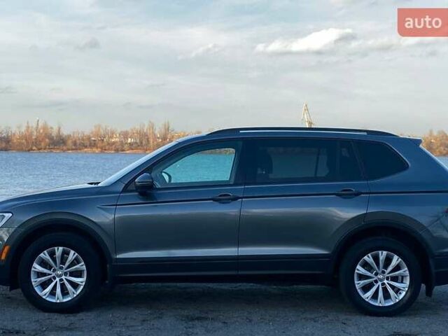 Серый Фольксваген Тигуан, объемом двигателя 2 л и пробегом 264 тыс. км за 15500 $, фото 3 на Automoto.ua