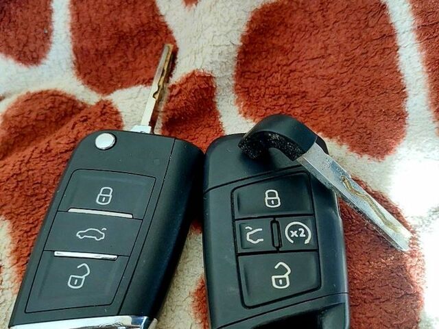 Серый Фольксваген Тигуан, объемом двигателя 2 л и пробегом 160 тыс. км за 24000 $, фото 1 на Automoto.ua