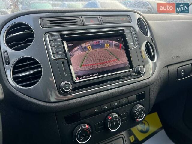 Сірий Фольксваген Тігуан, об'ємом двигуна 2 л та пробігом 196 тис. км за 13300 $, фото 18 на Automoto.ua