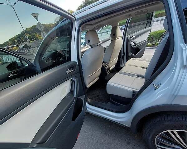 Сірий Фольксваген Тігуан, об'ємом двигуна 1.98 л та пробігом 163 тис. км за 24000 $, фото 23 на Automoto.ua