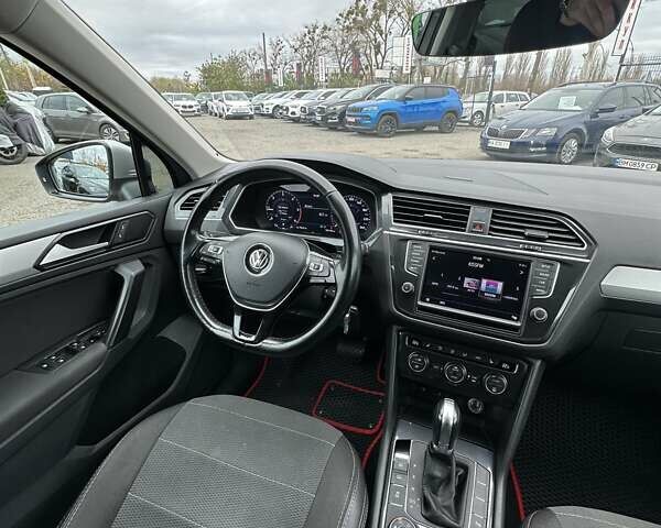 Серый Фольксваген Тигуан, объемом двигателя 1.97 л и пробегом 165 тыс. км за 25999 $, фото 25 на Automoto.ua