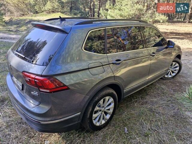 Серый Фольксваген Тигуан, объемом двигателя 1.98 л и пробегом 143 тыс. км за 20000 $, фото 7 на Automoto.ua