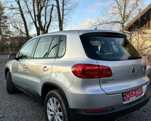 Серый Фольксваген Тигуан, объемом двигателя 2 л и пробегом 104 тыс. км за 13200 $, фото 4 на Automoto.ua