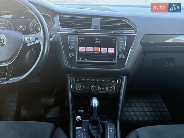 Серый Фольксваген Тигуан, объемом двигателя 2 л и пробегом 224 тыс. км за 25700 $, фото 53 на Automoto.ua