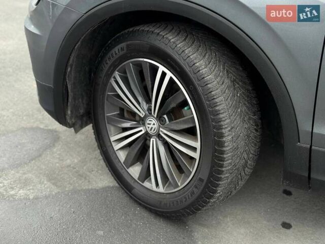 Сірий Фольксваген Тігуан, об'ємом двигуна 1.98 л та пробігом 152 тис. км за 18400 $, фото 5 на Automoto.ua