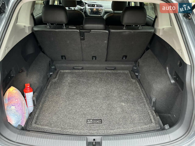 Серый Фольксваген Тигуан, объемом двигателя 2 л и пробегом 126 тыс. км за 19400 $, фото 6 на Automoto.ua