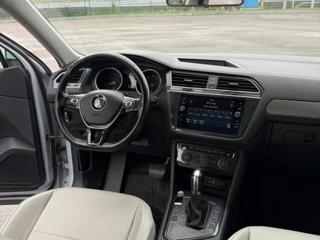 Серый Фольксваген Тигуан, объемом двигателя 2 л и пробегом 167 тыс. км за 15999 $, фото 12 на Automoto.ua