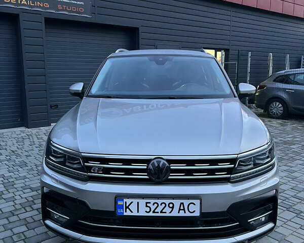 Серый Фольксваген Тигуан, объемом двигателя 1.97 л и пробегом 116 тыс. км за 28000 $, фото 2 на Automoto.ua