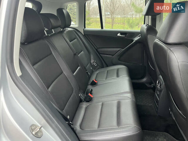 Серый Фольксваген Тигуан, объемом двигателя 2 л и пробегом 172 тыс. км за 10990 $, фото 11 на Automoto.ua