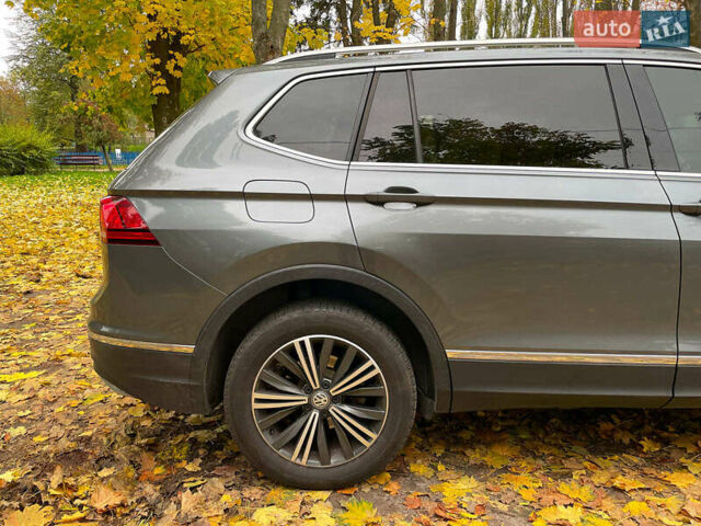 Серый Фольксваген Тигуан, объемом двигателя 2 л и пробегом 205 тыс. км за 16940 $, фото 10 на Automoto.ua