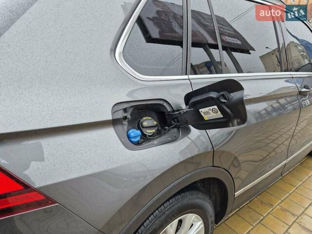 Серый Фольксваген Тигуан, объемом двигателя 1.97 л и пробегом 170 тыс. км за 24900 $, фото 10 на Automoto.ua