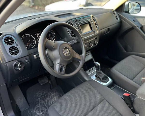 Серый Фольксваген Тигуан, объемом двигателя 2 л и пробегом 104 тыс. км за 13200 $, фото 8 на Automoto.ua