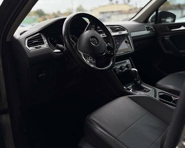 Сірий Фольксваген Тігуан, об'ємом двигуна 1.98 л та пробігом 128 тис. км за 17900 $, фото 20 на Automoto.ua