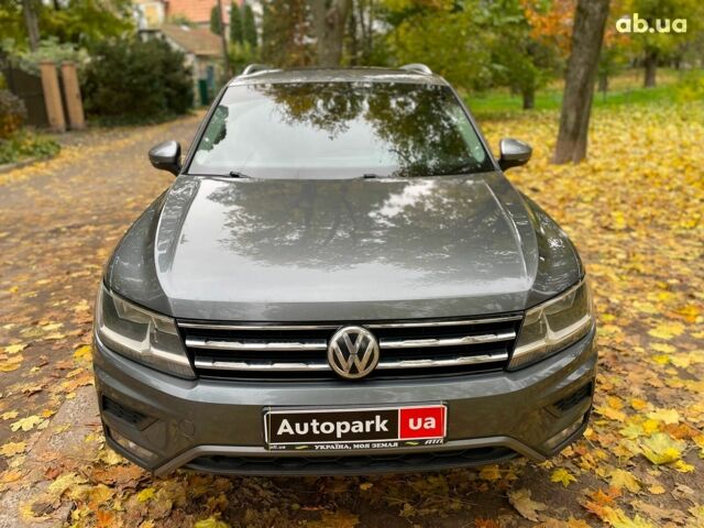 Серый Фольксваген Тигуан, объемом двигателя 2 л и пробегом 205 тыс. км за 16940 $, фото 3 на Automoto.ua