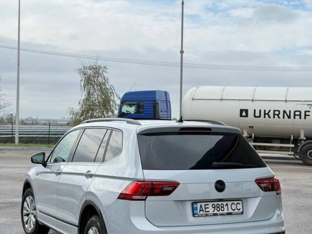 Серый Фольксваген Тигуан, объемом двигателя 2 л и пробегом 167 тыс. км за 15999 $, фото 3 на Automoto.ua