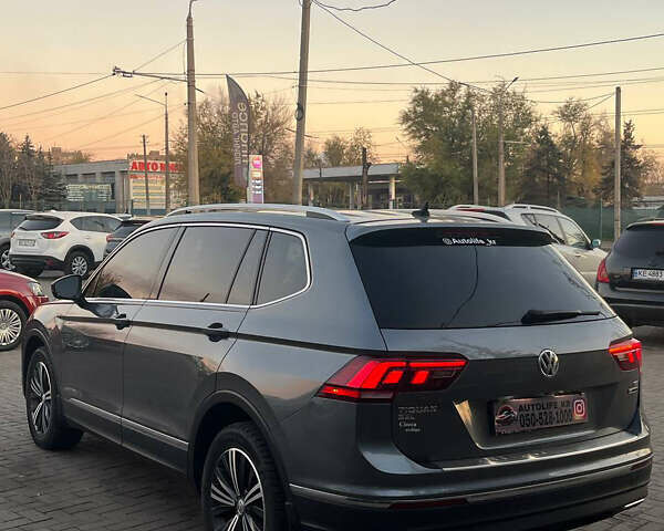 Серый Фольксваген Тигуан, объемом двигателя 1.98 л и пробегом 127 тыс. км за 17800 $, фото 4 на Automoto.ua