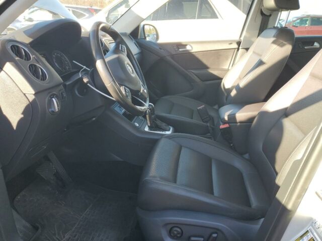 Сірий Фольксваген Тігуан, об'ємом двигуна 2 л та пробігом 156 тис. км за 9200 $, фото 6 на Automoto.ua